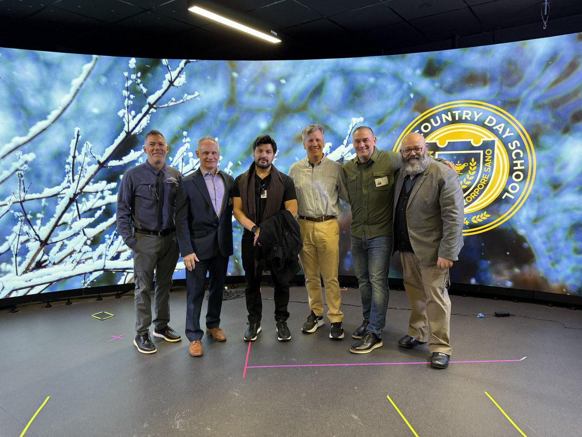 Folktellers's tweet photo. Thanks to Brett Salamin and our new friends at @DCDSchool  who were such gracious hosts today, allowing us to tour their incredible studio facilities. Who knows what the future will bring! #movies #literacy #studentpower https://t.co/UQB0PolYDv
