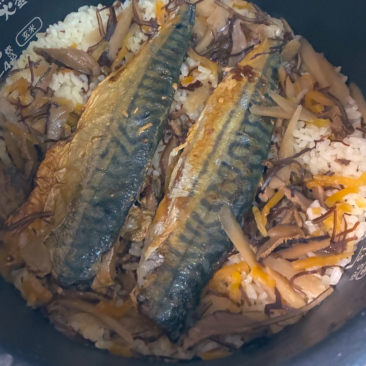 uta_neko___'s tweet photo. 女川で買った炊き込みご飯の素
｢焼鯖めし｣がめっっっっちゃ美味しかった！！🍚🐟

金華鯖……たまらんです🤤

 #ひととき庵
 #女川町
 #金華鯖 https://t.co/vVjDG2eQnd