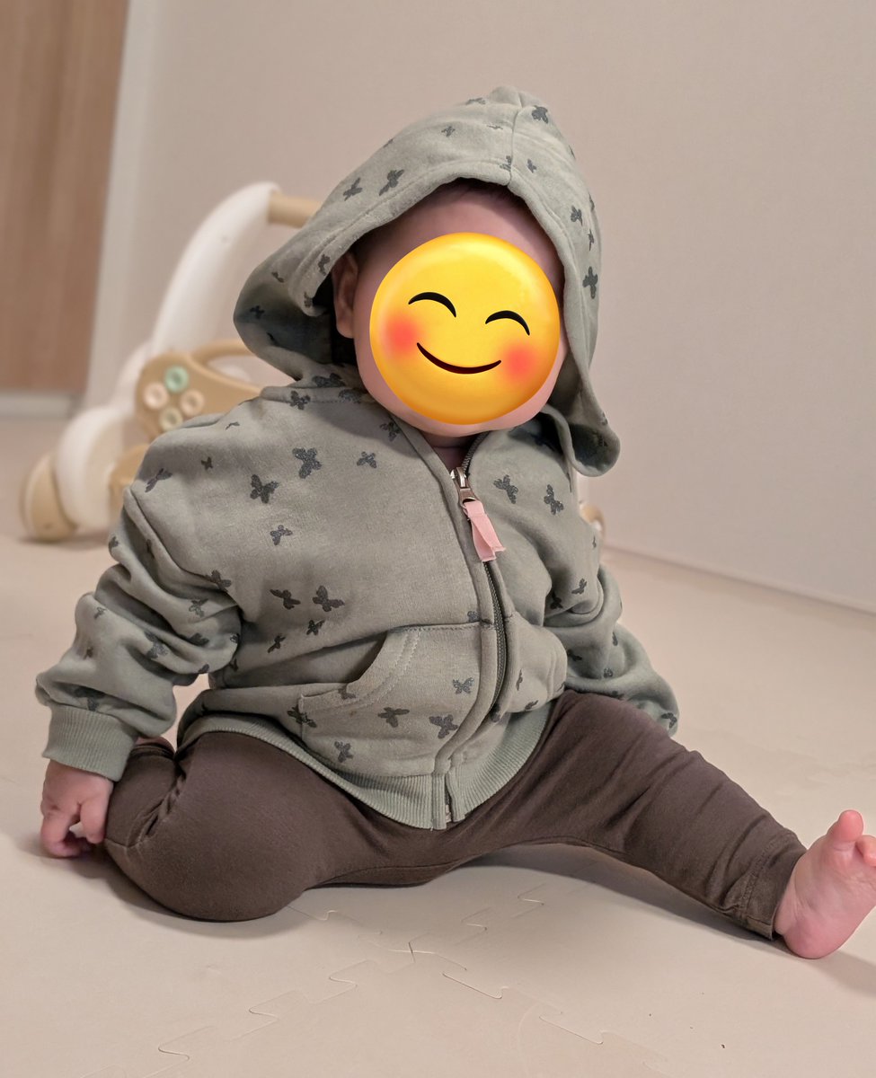 雪振ってるし、パーカー着るか🥹

( ﾟдﾟ)ﾊｯ!

カッコイイ！なんやキミ！モデルさんか！(親バカ)