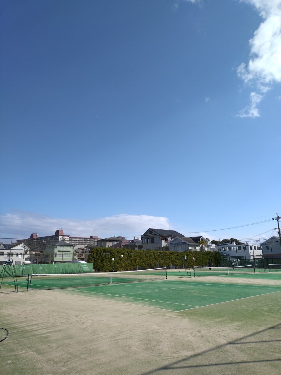 午前中のテニス🎾いつもの東雲ではなく西河原南😆
朝日🌞が清々しいくて気持ちいい☺️
めっちゃ寒いけど🤣