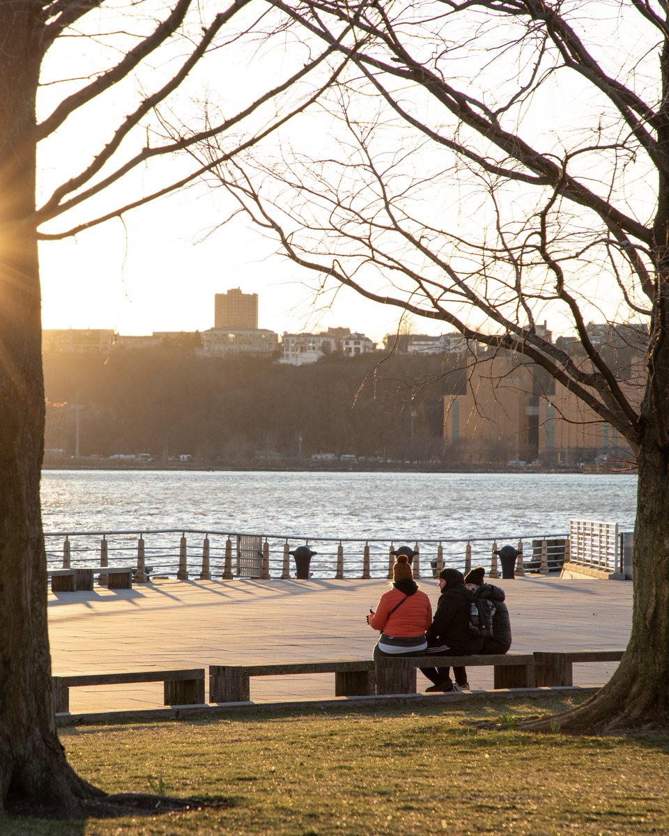 HudsonRiverPark's tweet photo. There’s nothing quite like the first warm days of the year on your favorite pier. Did you get out to enjoy the sunshine? https://t.co/Mx2c02NsNW