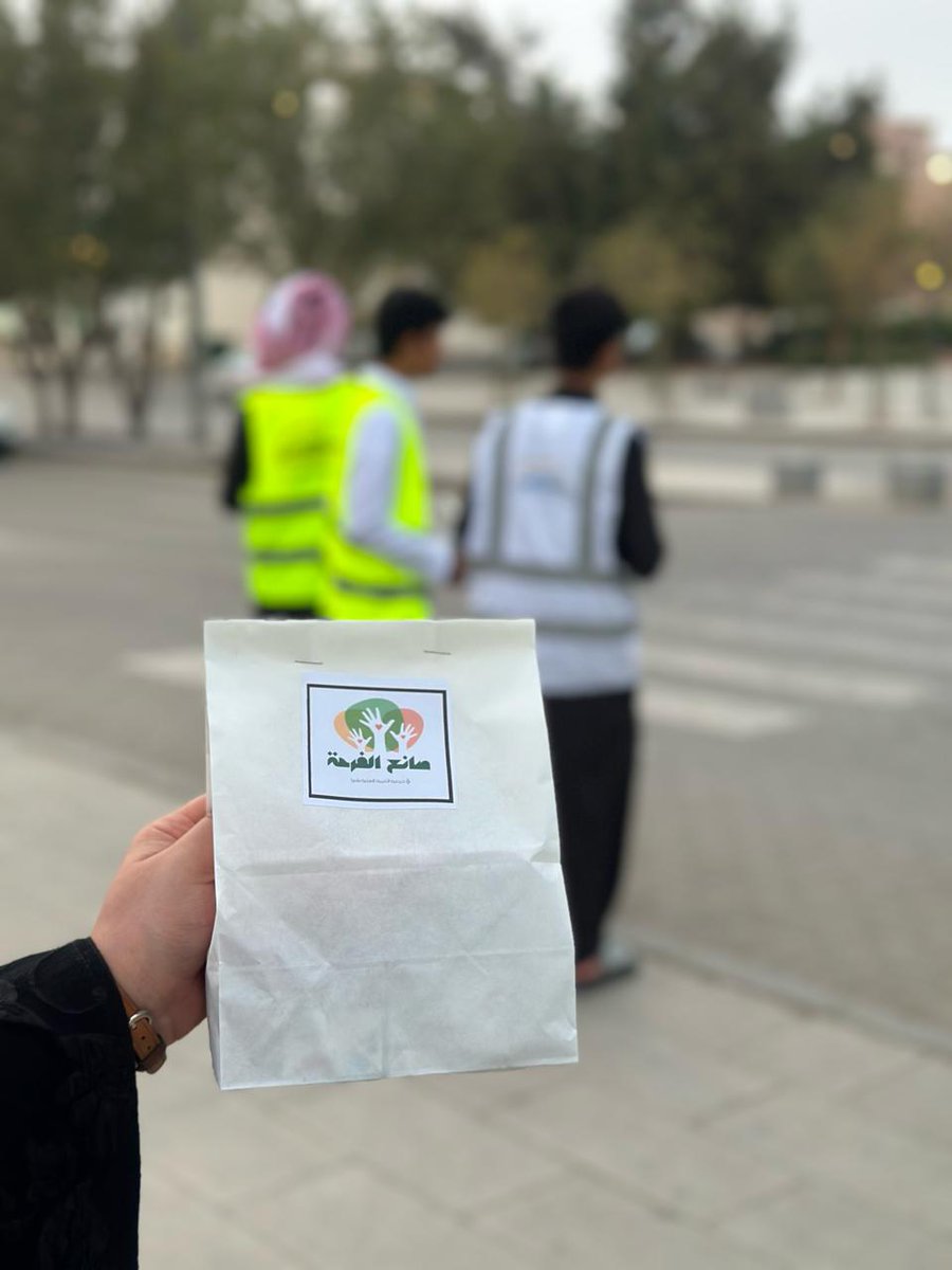 Shubratanmyeh's tweet photo. مبادرة إنسانية تعزز قيم التكافل والتطوع وخدمة الصائمين في أجواء رمضانية مليئة بالعطاء والخير
تنفيذ: فريق صانع الفرحة التطوعي النسائي التابع #جمعية_التنمية_الأهلية_بشبرا 
وبمشاركة :
🏫 مدارس المجد @Almajd_care
🏙️ أمانة منطقة الرياض @Amanatalriyadh https://t.co/IlrXjmprO1