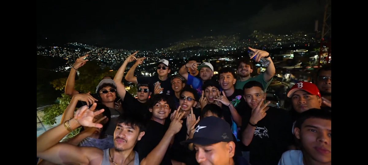 Brooke11761's tweet photo. Los que no podían pisar medellín. https://t.co/KRK4W7iBnO
