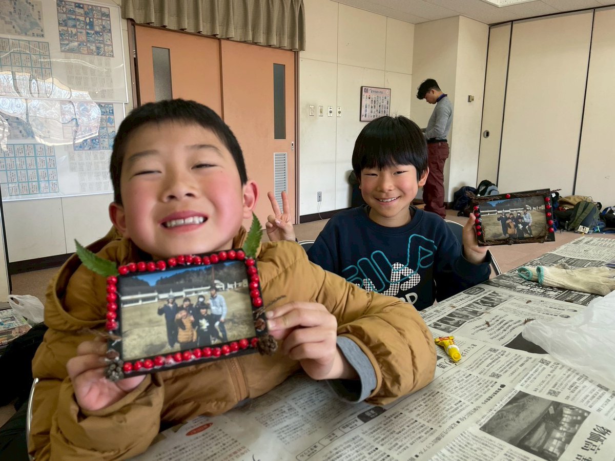 kimikamesizen's tweet photo. 3/7～8で「森っこレンジャー④～レンジャー大冒険～」を実施しました！
１泊２日のテント泊。野外炊事、ナイトハイク、フォトフレームづくりなどなど、たくさんの事を経験しました。また、低学年の頃から参加の6年生3名が卒業しました！
ご参加いただきありがとうございました！ https://t.co/Ok47EgRxz1