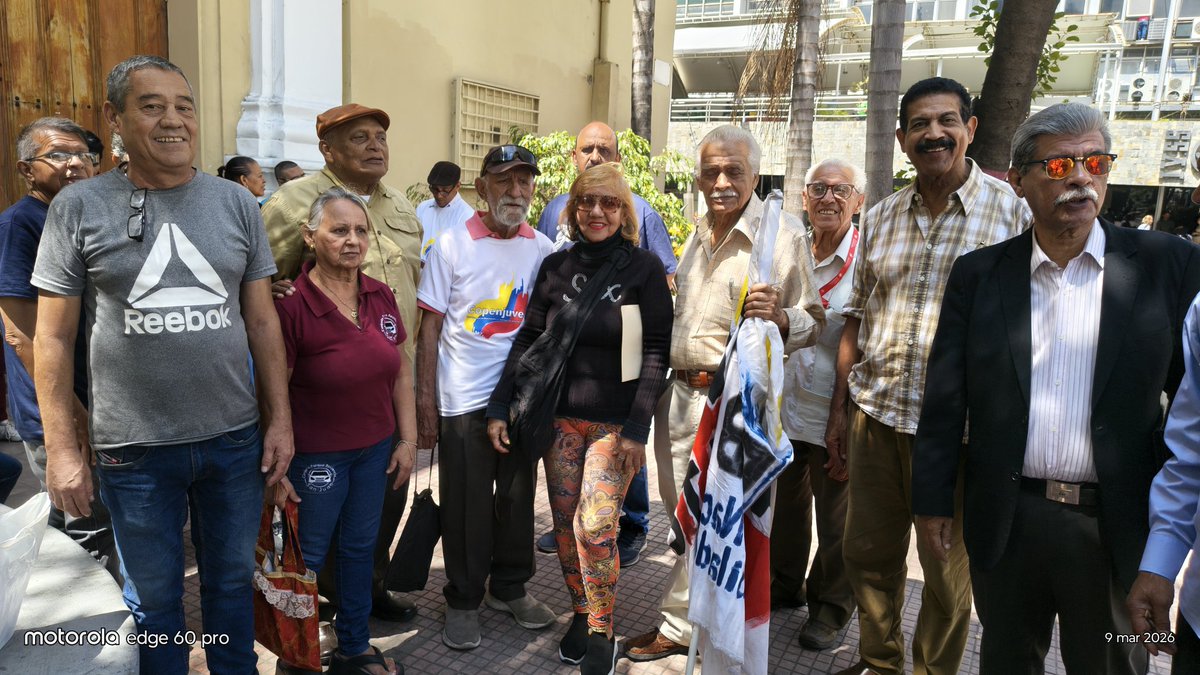 Benitez2893's tweet photo. Hoy 9Mar2026, realizamos una Rueda de Prensa frente a la sede del I.V.S.S. en Caracas para exigir el incremento de las Pensiones que desde hace 4 años se mantiene en 130 Bs que hoy representan 30 centavos de Dólar que no alcanzan para vivir con dignidad. https://t.co/EaYXQupl5I