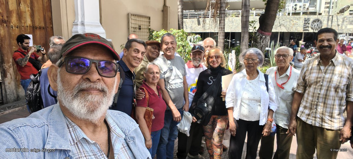 Benitez2893's tweet photo. Hoy 9Mar2026, realizamos una Rueda de Prensa frente a la sede del I.V.S.S. en Caracas para exigir el incremento de las Pensiones que desde hace 4 años se mantiene en 130 Bs que hoy representan 30 centavos de Dólar que no alcanzan para vivir con dignidad. https://t.co/EaYXQupl5I