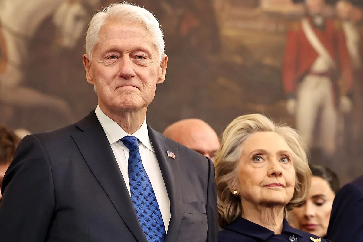 freedombunkr's tweet image. More Epstein files out—Clintons/elites sweating. Trump’s draining it; Dems hid it. Who’s next exposed? #DrainTheSwamp #MAGA