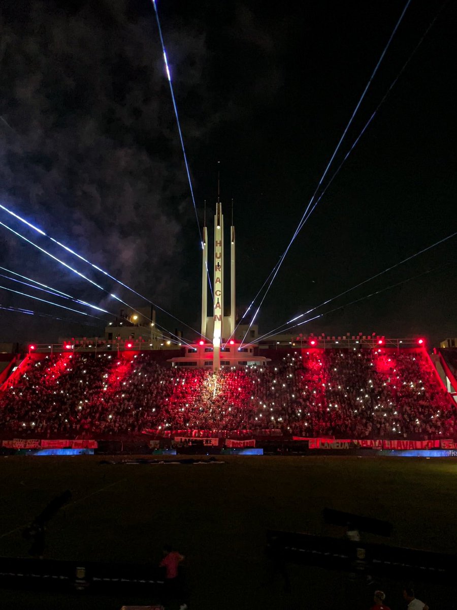 critiCAHdor🎈 tweet media