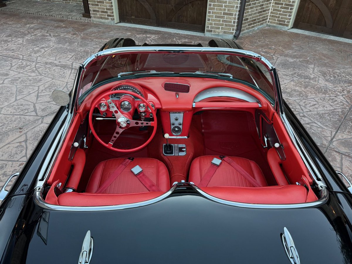 MuffyBennett's tweet photo. ....some amazing cars cross our desks....

#husbandandwifecarteam #cars #collectorcars #auctions #carsales #classiccars #chevy #chevrolet #corvette #OldSchoolCool #muffybennett https://t.co/5gLdvCHekM