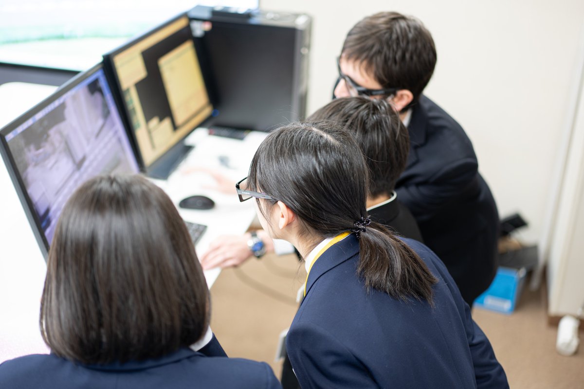 nakanoaisystem's tweet photo. お客様｜にいがたのおしごと本を見てナカノアイシステムに興味を持ったという新潟市大江山中学校の生徒さんが会社見学に来てくれました！
総務部からの会社説明、航空写真測量の作業見学、質疑応答など、あっという間の２時間半。
皆さんにとっても有意義な時間になっていればいいなと願っております。 https://t.co/c53NGDpwyO