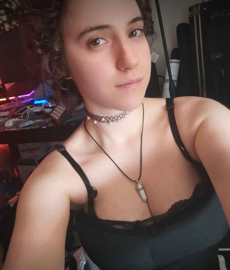 I'm already waiting for you on my bio link (˶ˆᗜˆ˵)