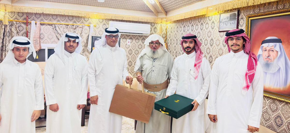 ﷽ 
تشرفنا هذا المساء  بزيارة 
الوالد: محمد بن حمد القحص ال هتيله <a href="/abodohiman2014/">محمد القحص ال هتيله</a> 
للاطمئنان عليه بعد ان اجرى عملية جراحية 
في العمود الفقري تكللت والحمد لله بالنجاح 
وكانت زيارة جميله قدم فيها نصائح ثمينه للأبناء وايضا ذكرنا  بمواقف جميلة لشيبان ال عبية الله يرحمهم ،