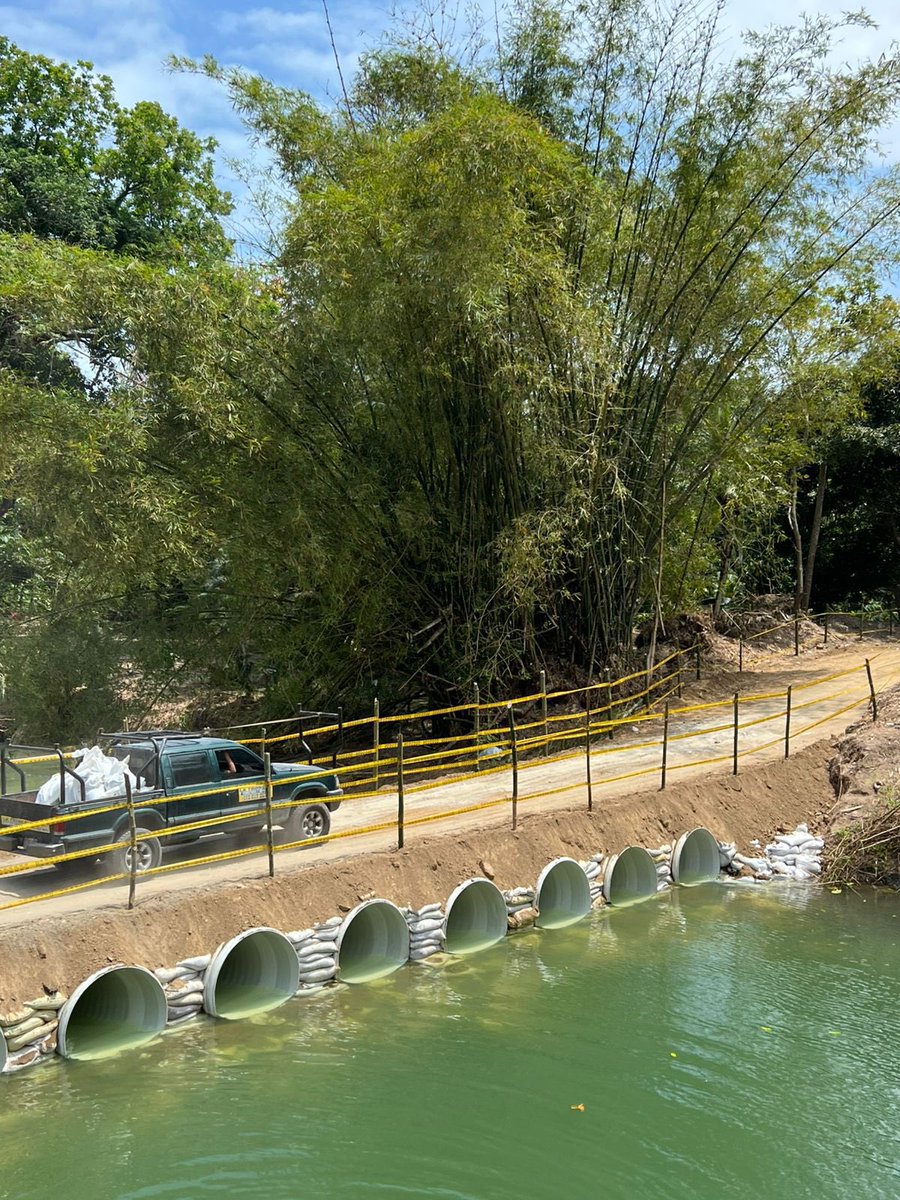 MagdalenaGober's tweet photo. Medidas de control para paso por vía provisional sobre río Mendihuaca

Luego de que los Gobiernos con Más Resultados del Magdalena gestionaron la habilitación del paso provisional a la altura del colapsado puente de Mendihuaca, en la vía entre Santa Marta y La Guajira, https://t.co/UgZrh9DP8v