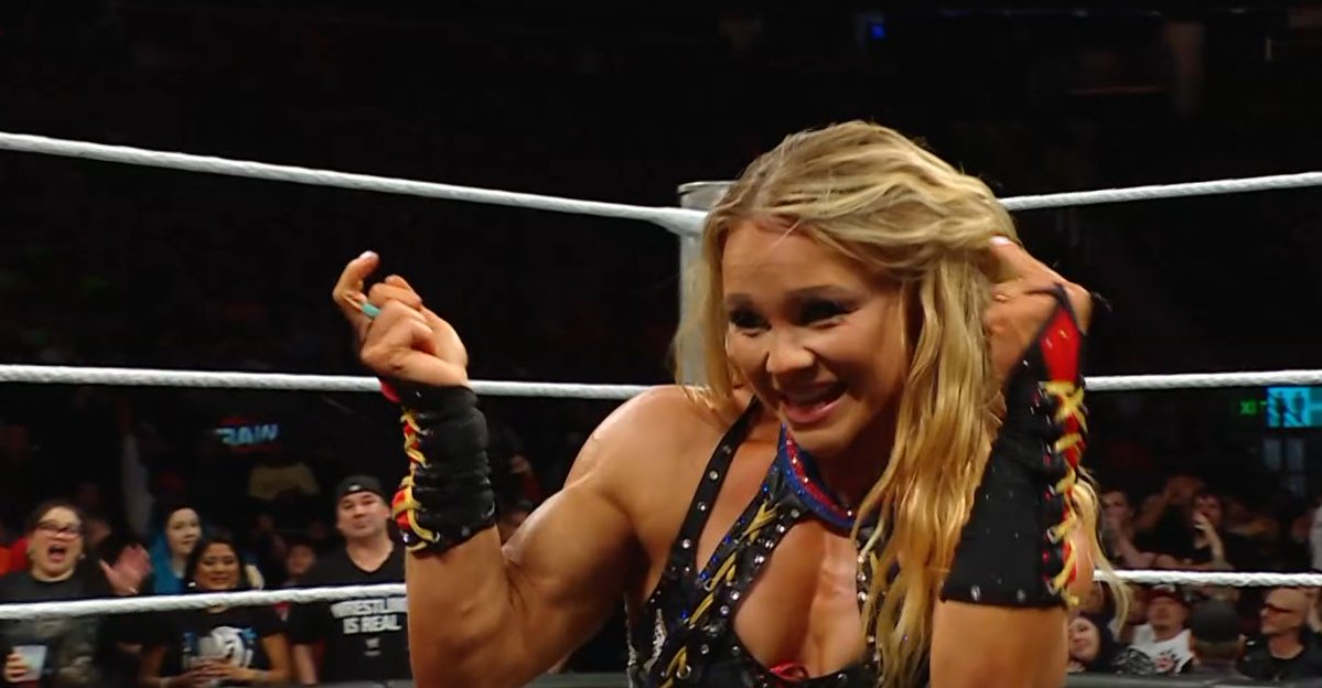 CevicheWrestle's tweet image. Ivy Nile aprovecha la ayudita de Raquel Rodriguez y elimina a una Iyo SKY que terminó completamente abatida. Es el turno de Bayley.

Este gauntlet está teniendo absolutamente de todo. Good shit carajo! #WWERaw