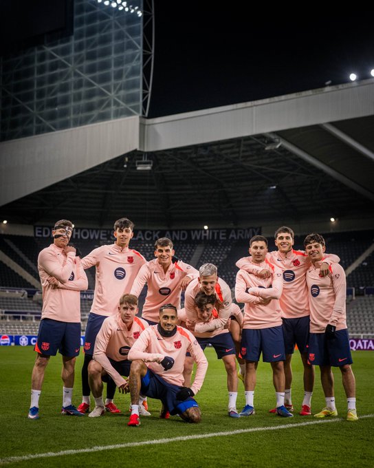 fcbarcelona_fra's tweet photo. Les vainqueurs du jour 🧡 https://t.co/GImKYBpjOA