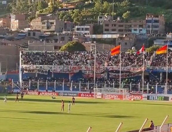 Hinchada de Universitario en Andahuaylas ante Los Chankas por el Apertura 2026
