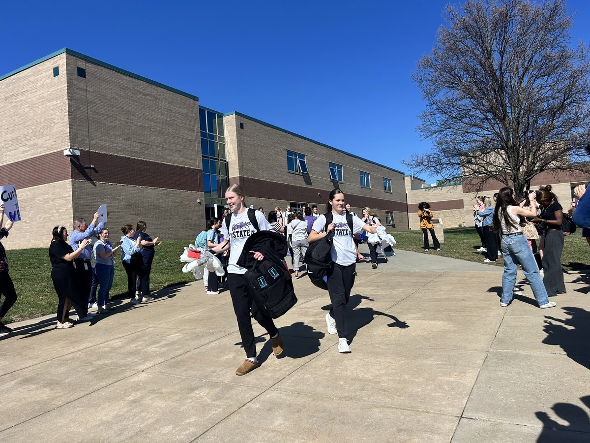 BVNW_Huskies's tweet photo. Gorgeous day to send off our @BVNWGirlsBball team! Good luck to our coaches and team! https://t.co/sDxKF2O2a9