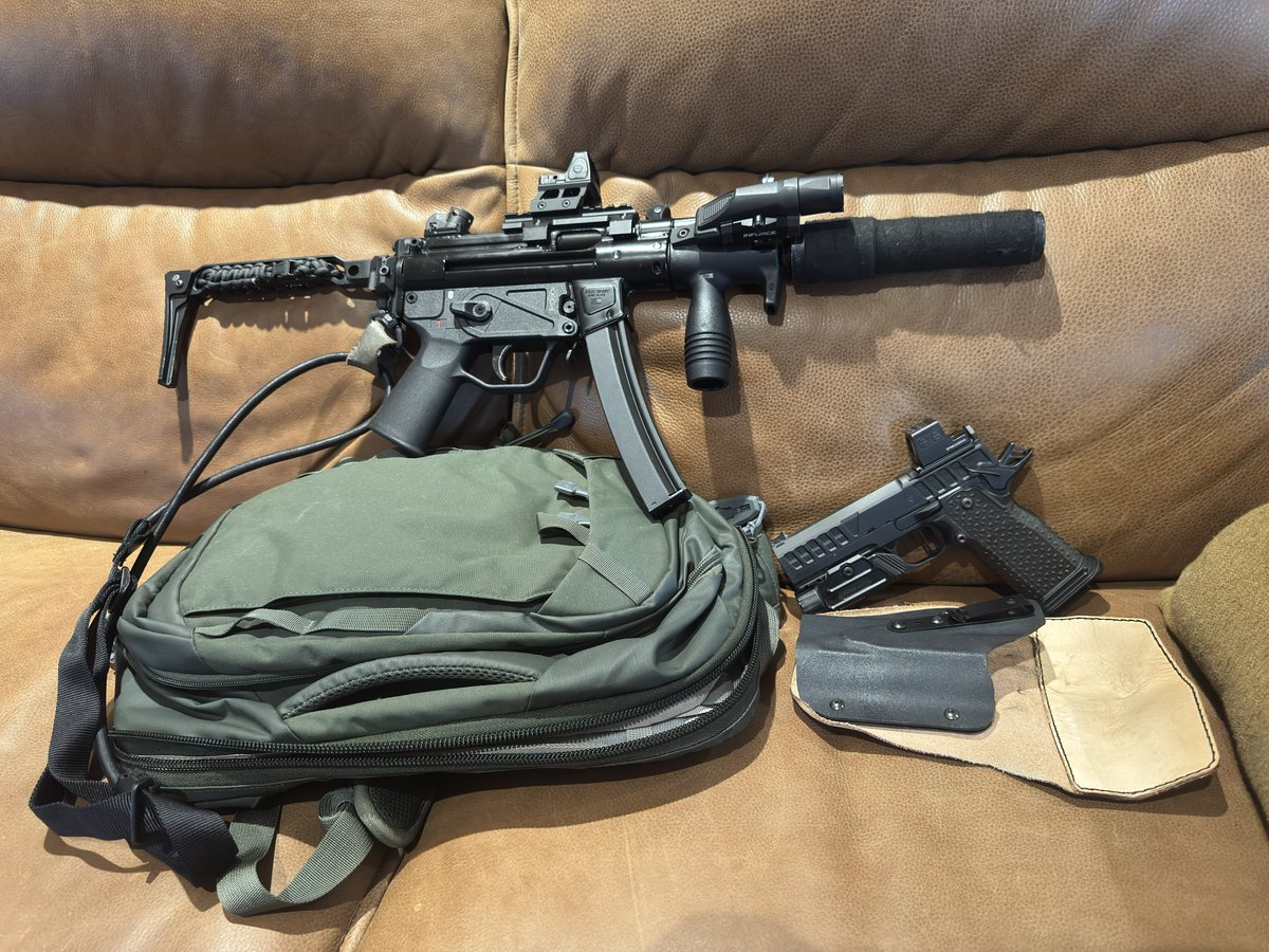 Neo Baggins tweet media