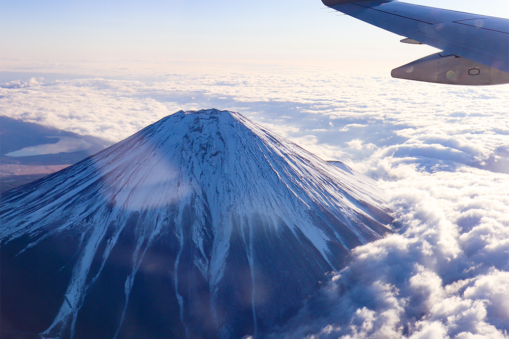 shizuokairport's tweet photo. 大人気の #富士山遊覧フライト 🗻
ひょいとチャーターペア割運賃がよりお得になりました✨
1人 ¥18,000/席(2名専用運賃)

出発7日前までの予約がおトクな「ひょいとチャーター運賃」も引き続き販売中📣
#FDA の特別チャーター便で #富士山 を間近に見に行こう！！

詳しくは▼
https://t.co/7v1jbhDlaA https://t.co/fT6ZG5VoX0