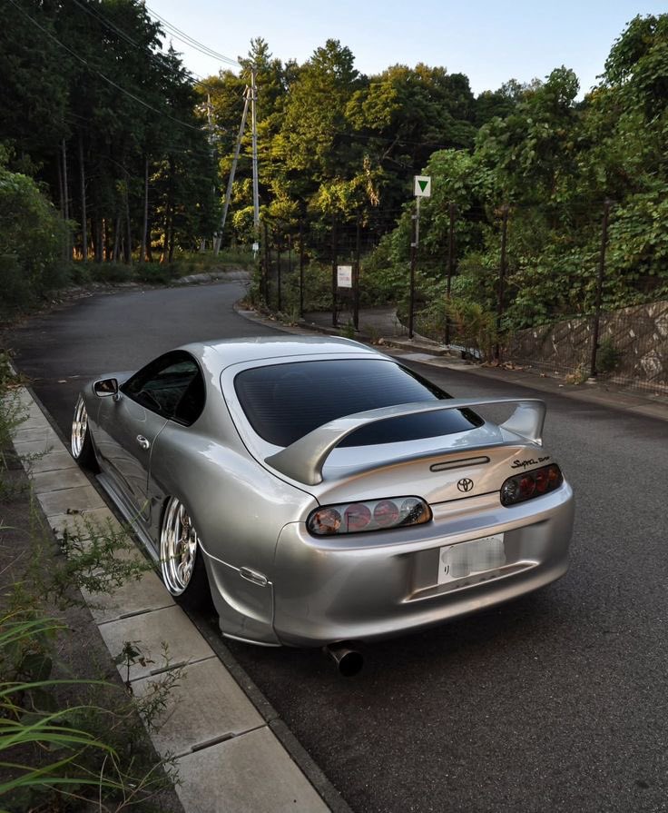 moth grinder (@senpakueyes) on Twitter photo 