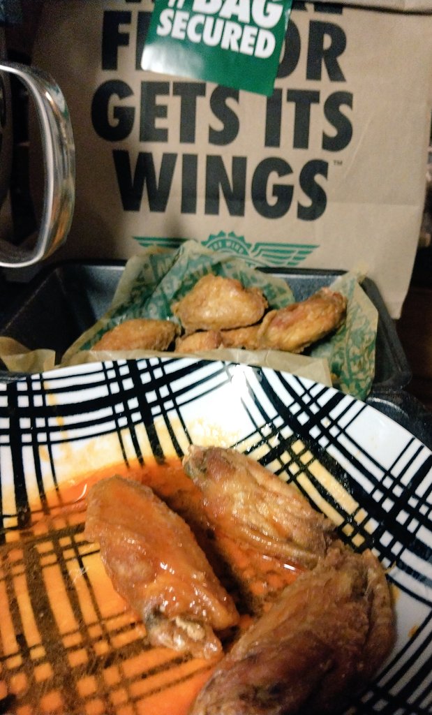 NegdogTV's tweet photo. Bag Secured shout out @RaptorsGC got the @UberEats $25 all flats @Wingstop gotta feed @BigGuido2k Clutch! https://t.co/NFlNbMD4vL
