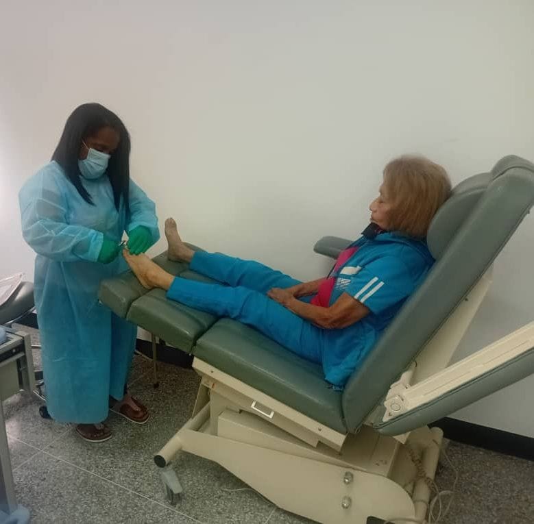 Labor diaria en el Departamento de Podología por la  Licenciada Yuriseidy Fonden. Centro de Diagnóstico Integral Ludovico Silva, Parroquia Santa Rosalía, Estado Distrito Capital.
#CubaCoopera