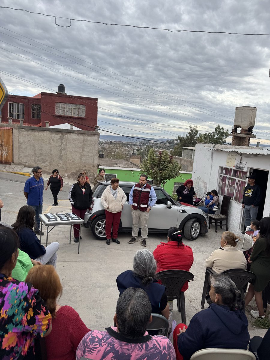 otnielgarcia's tweet image. 👉🏻A través de nuestra “Jornada de Lentes”, los lentes cuentan con un subsidio del 70%, facilitando que más personas puedan acceder a ellos y mejorar su calidad de vida. 👓
En esta ocasión entregamos lentes a familias de la 📍Col. Rosas del Tepeyac.