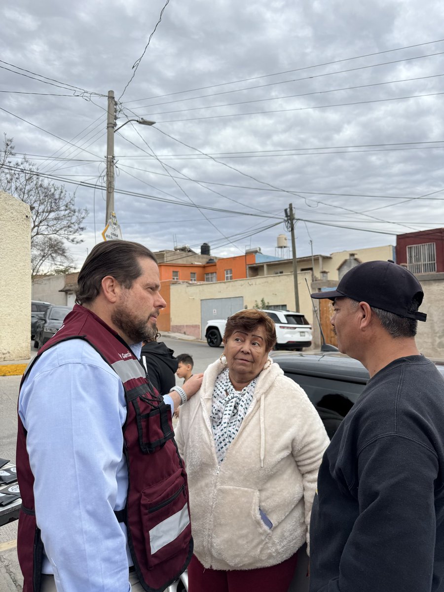 otnielgarcia's tweet image. 👉🏻A través de nuestra “Jornada de Lentes”, los lentes cuentan con un subsidio del 70%, facilitando que más personas puedan acceder a ellos y mejorar su calidad de vida. 👓
En esta ocasión entregamos lentes a familias de la 📍Col. Rosas del Tepeyac.