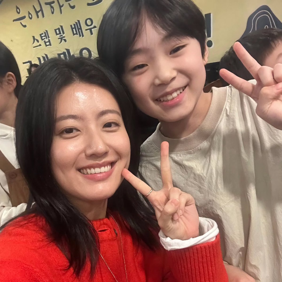 namjihyun_daily's tweet photo. Child actor Yu Jiwan instagram update with Nam Jihyun

#NamJiHyun #남지현 https://t.co/oJUbmLNNjD
