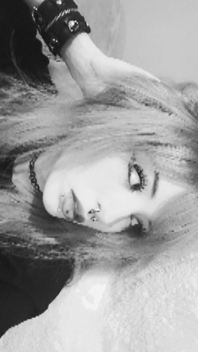 mikki ℧ tweet media