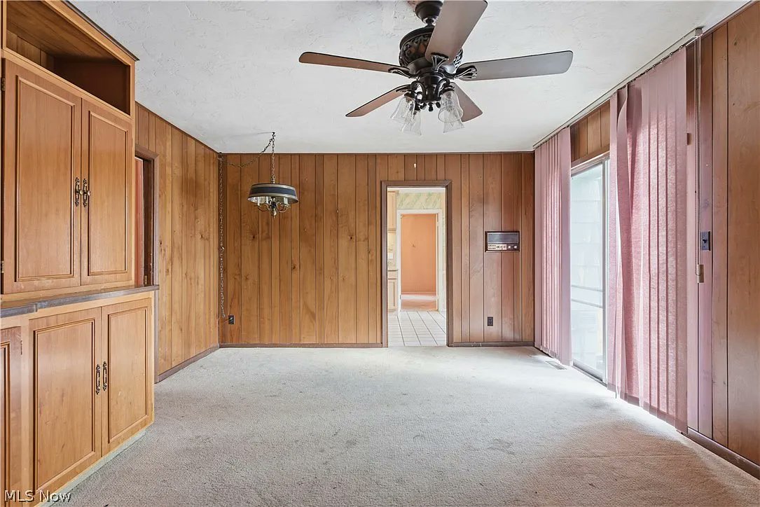 zoeloveshouses's tweet photo. the cutest pink details in this house that needs a lot of love but will probably be gutted and given the home depot special instead https://t.co/QBNuq0YFdR