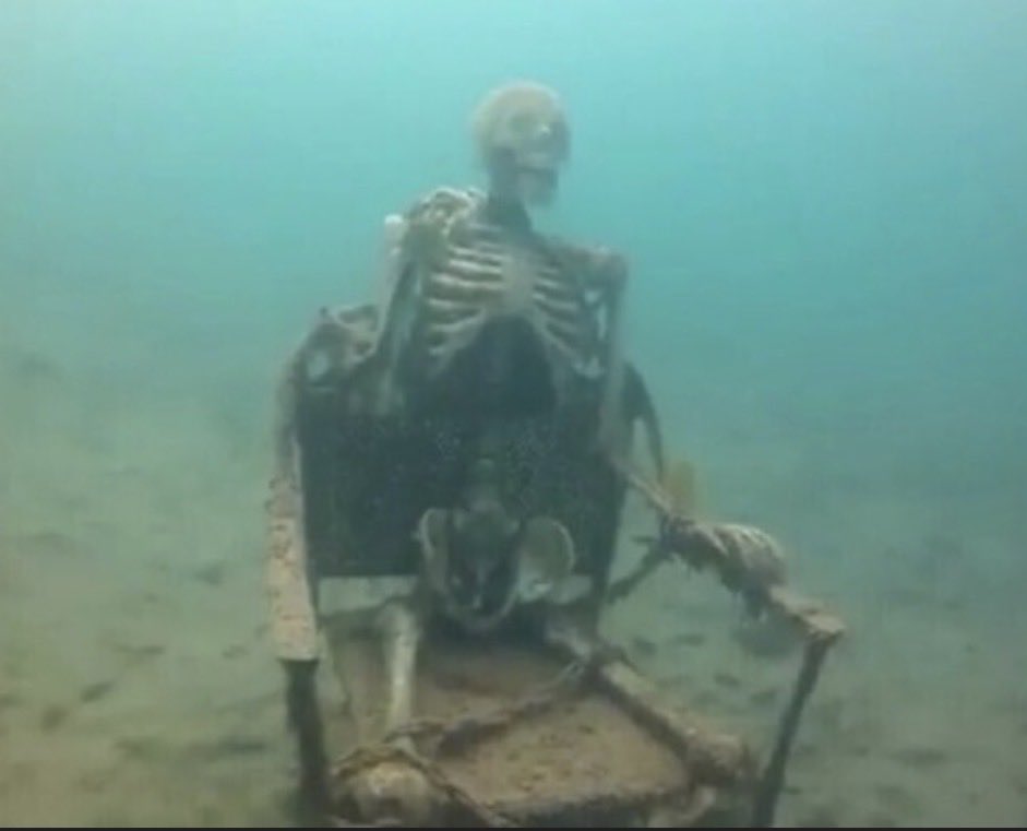 Acarthios tweet media