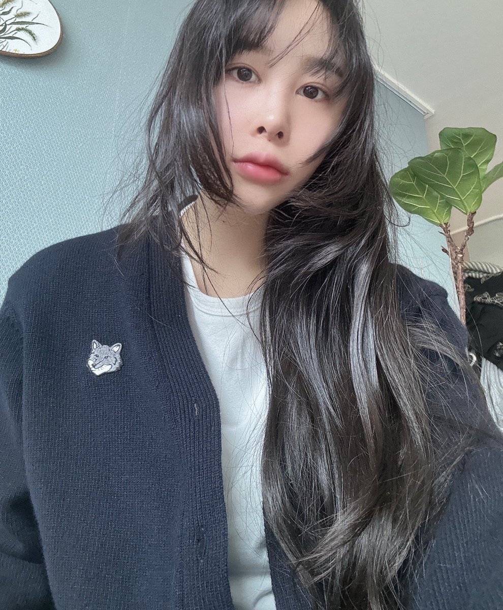 fru0420420's tweet photo. 봄엔 역시 가디건 https://t.co/hseXjZGY7I