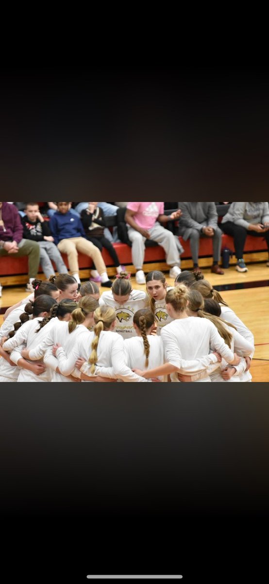 abbylay24's tweet photo. Thank you HHS basketball for the best four years💓💓 https://t.co/kLN4kHlEsH
