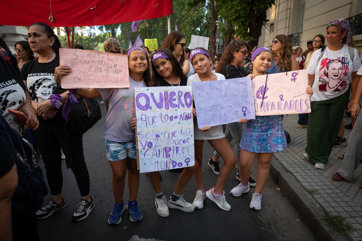 En Rosario, en toda la provincia de Santa Fe y en cada plaza del país, las mujeres y disidencias volvimos a llenar las calles 💜

Para que sean eternos los derechos que supimos conseguir y para seguir luchando por todo lo que nos falta!

Ni un paso atrás.  Acá estamos 🔥