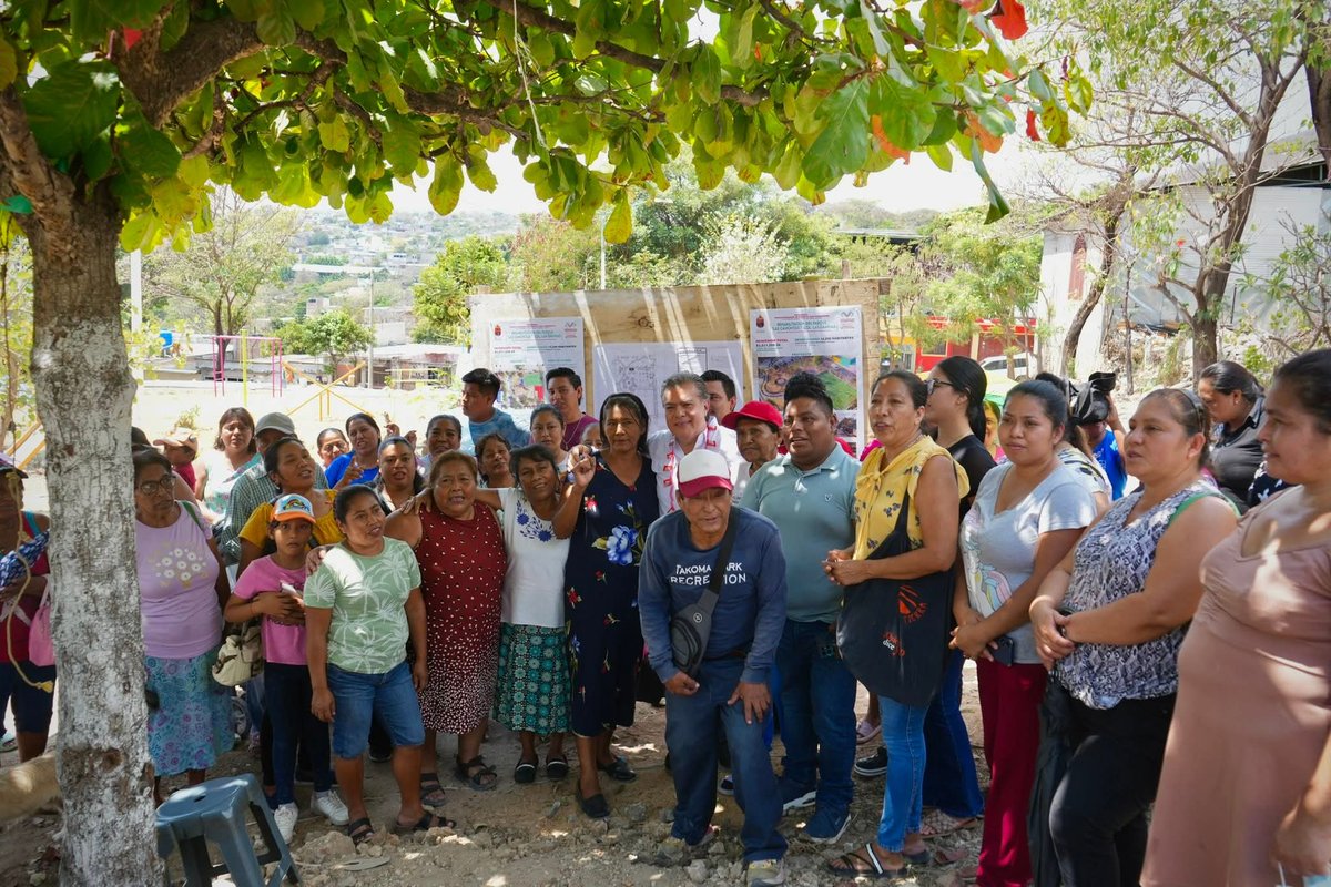 pacochacon_'s tweet photo. Iniciamos la semana en la colonia Las Granjas supervisando el avance de la rehabilitación del parque Las Canchitas. Con nuestro gobernador Eduardo Ramírez @ramirezlalo_ se honra la palabra y se cumple, por lo que muy pronto las familias volverán a disfrutar de este espacio para convivir y encontrarse.

#HumanismoQueTransforma #HumanismoEnAcción