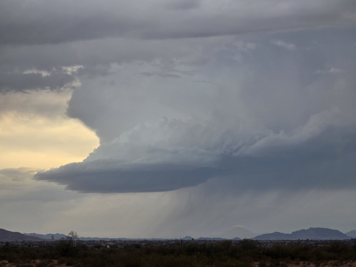 Becca_Furnish's tweet image. I did not have a low precip supercell on my list for AZ chase today.... 
#azwx