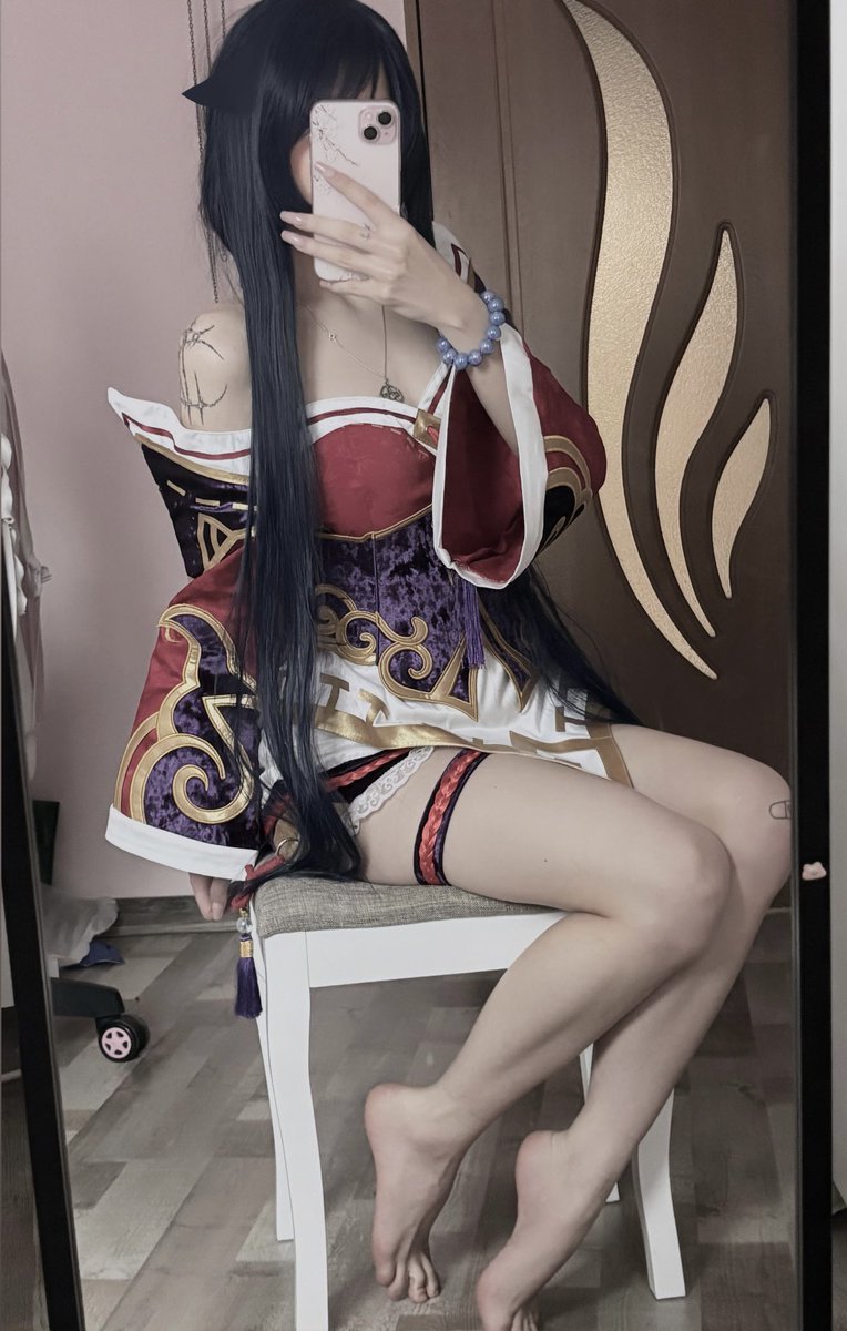 bwnnycharm's tweet photo. im never gonna shut up about this cosplay https://t.co/BV4c4ioiq6
