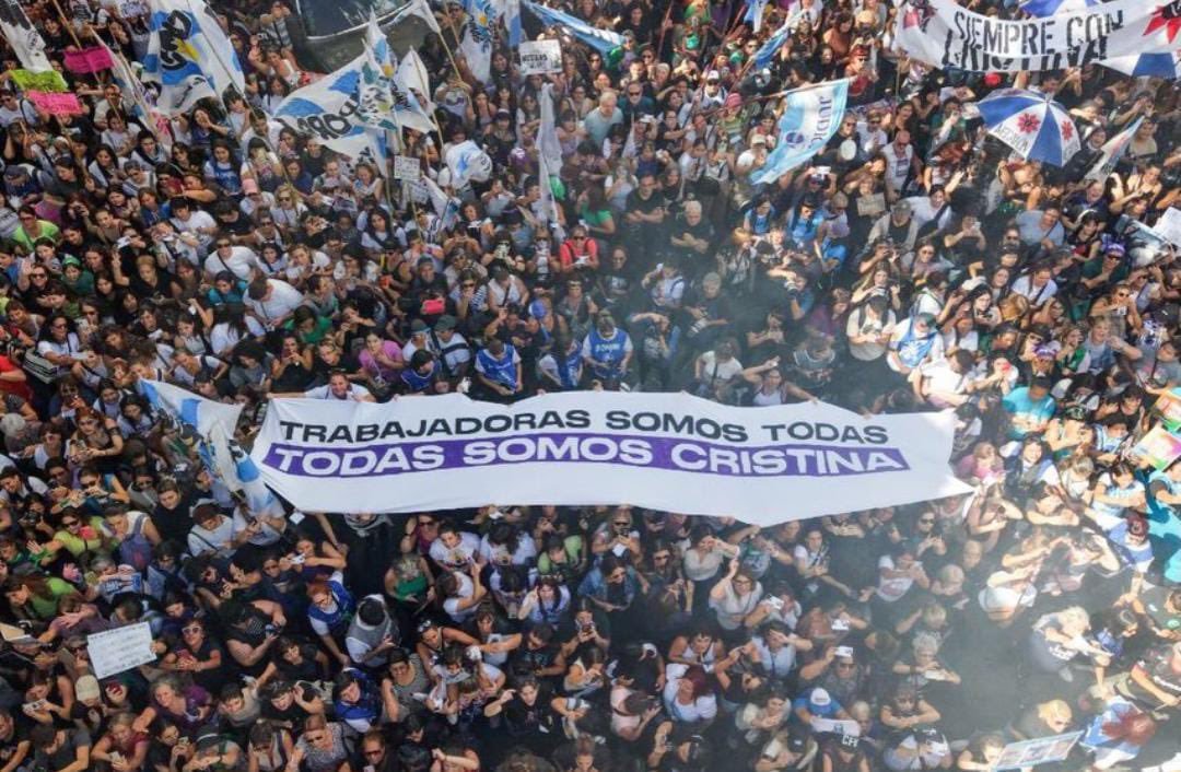 vicki_freire's tweet photo. #9M Estamos más vivas que nunca para dar batalla colectivamente y en las calles contra el saqueo. Hay feminismo para dar pelea, hasta que todo sea como lo soñamos. https://t.co/YegXI4u7pz