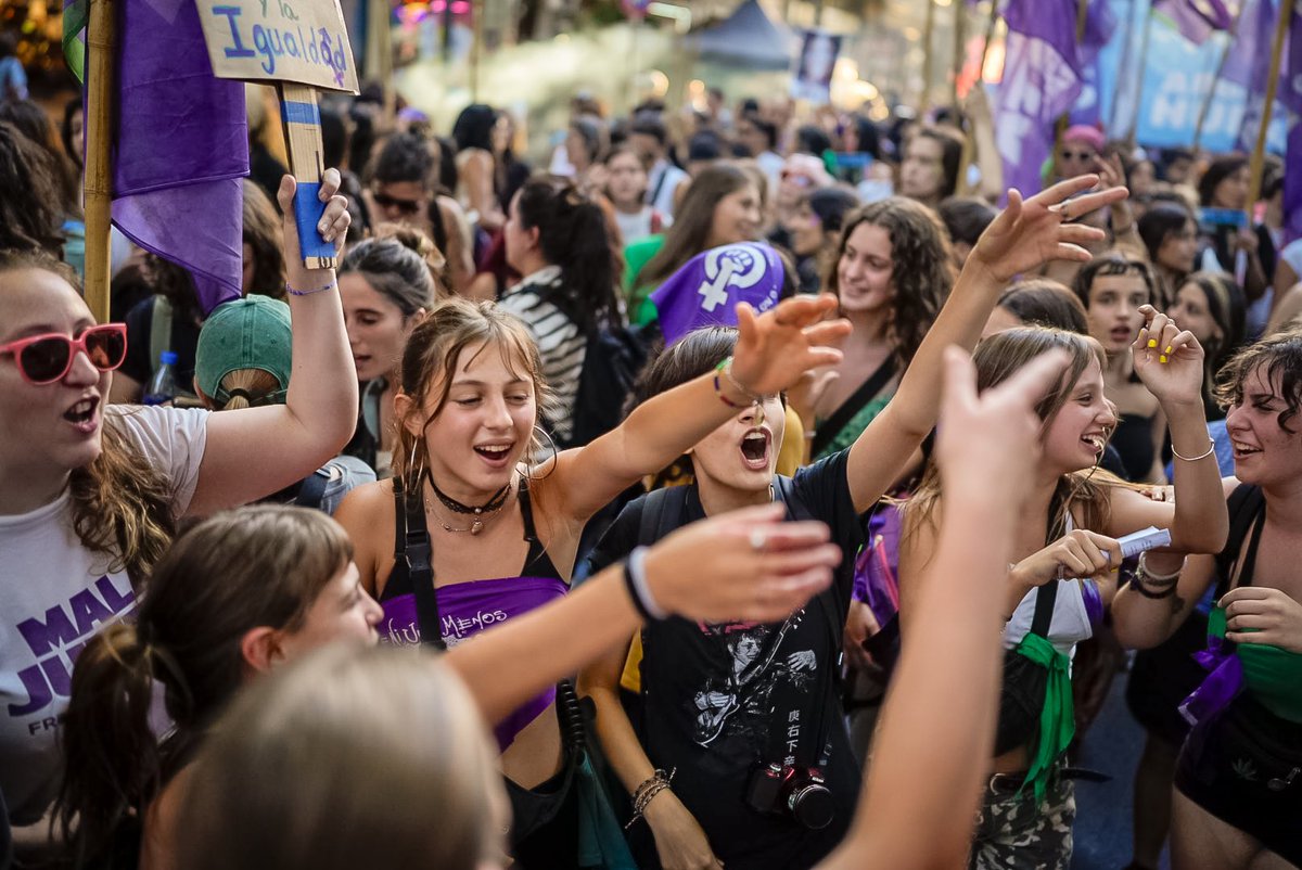 vicki_freire's tweet photo. #9M Estamos más vivas que nunca para dar batalla colectivamente y en las calles contra el saqueo. Hay feminismo para dar pelea, hasta que todo sea como lo soñamos. https://t.co/YegXI4u7pz