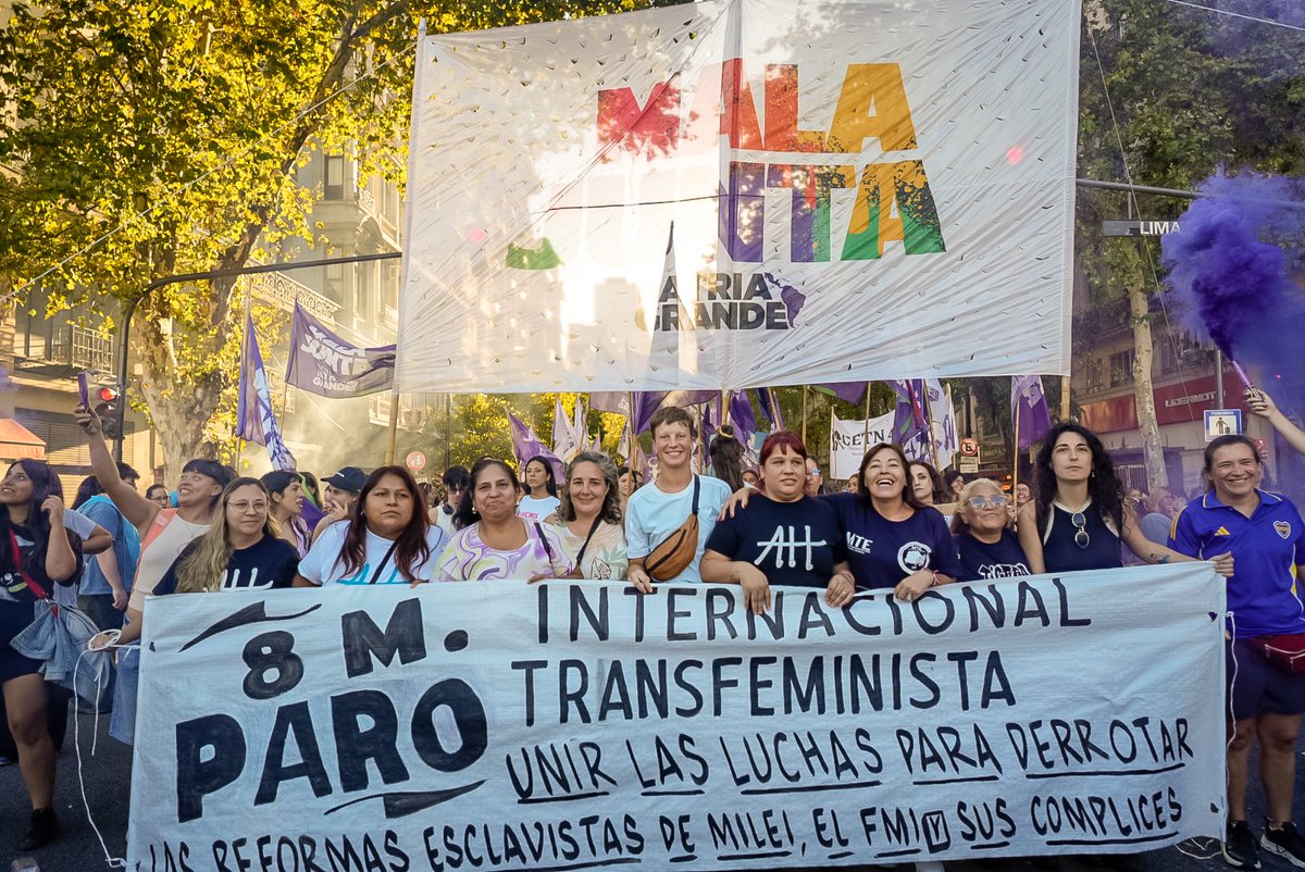 #9M Estamos más vivas que nunca para dar batalla colectivamente y en las calles contra el saqueo. Hay feminismo para dar pelea, hasta que todo sea como lo soñamos.