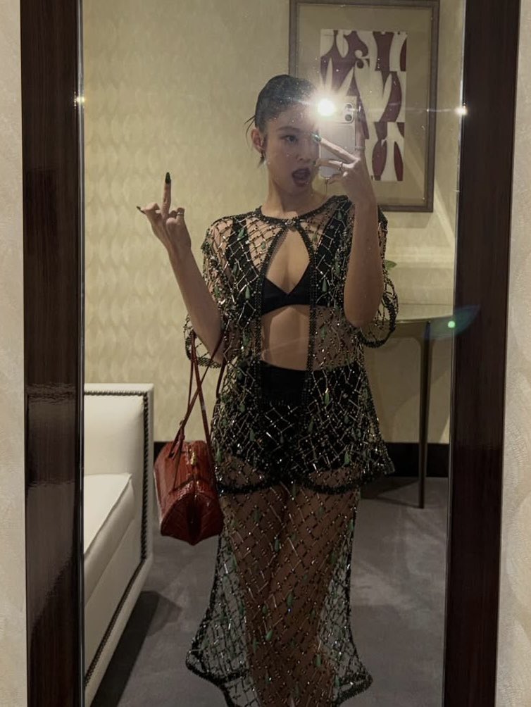 jenniepics's tweet photo. THIS DIVA https://t.co/k6Rq9ZkNQO