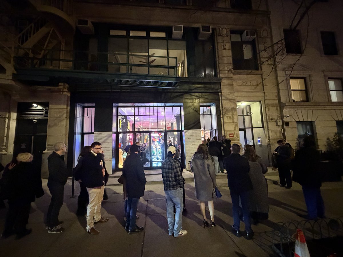 GunjanTyagi10's tweet photo. Walked into the VIP opening of @EWBiennial at Pen + Brush last night. Line out the door before it even opened.
That's not hype. That's hunger.
Honored to be showing alongside extraordinary women artists On view through April 11 @penandbrush 
#EveryWomanBiennial #WomenArtists #NYC https://t.co/qER0uNEYa8