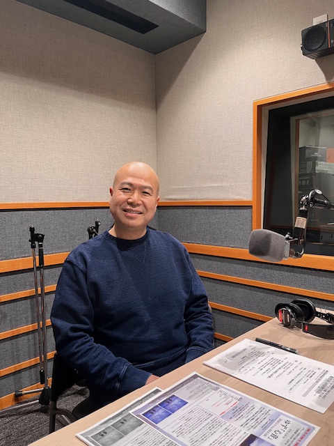 interfm_step's tweet photo. おはようございます。関東は朝から雨。肌寒いですね。沈丁花の香りが漂うなか寒の戻り？でしょうか？ひと雨ごとに春に近づいているのかな。あたたくしてお過ごしくださいね。そして今夜8時からは #塩沼亮潤大阿闍梨 の #stepbystep をおたのしみください。 https://t.co/DpBRHgDYi6