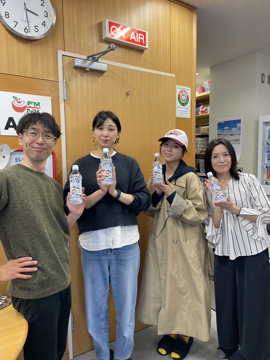 FMApple_765's tweet photo. 昨日15:00~の #AppleSmile は舞台「楽屋」の公演を控える #StudioLabo の皆さんを迎えてお届け🍎
こけら落としとなる今回の公演について飛世さんがたっぷりお話伺いました!
YouTubeアーカイブはこちらから📻
https://t.co/KB5lrqSWQ6
#ラボがく
#FMアップル
#アップルスマイル https://t.co/L2bw1JpEBu