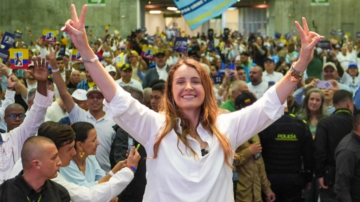 OrlandoDeavilaP's tweet photo. Paloma Valencia nació en Popayán en 1978, en el seno de una familia de la aristocracia caucana. Dentro de su extensa red familiar ha habido intelectuales, obispos y políticos, entre ellos Julio Arboleda, uno de los más acérrimos defensores de la esclavitud en el s. XIX. https://t.co/a1hi95XvGQ