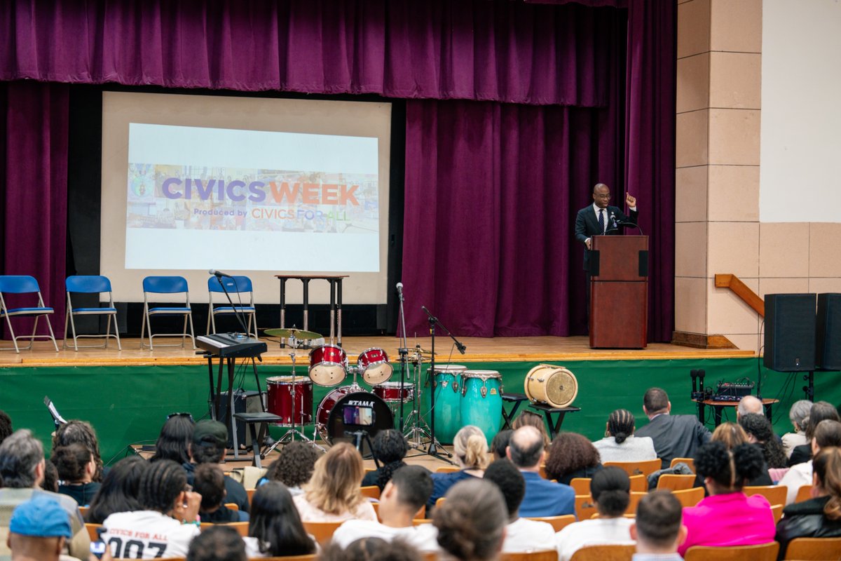 NYCSchools's tweet photo. A Message from @doechancellor:
"Happy #CivicsWeek to all of our amazing students, staff, and families here at @nycschools! https://t.co/yGJqPE37iB