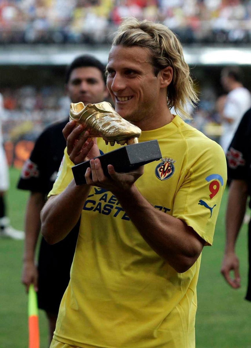 Imagine winning the Golden Boot while playing for Villarreal 🤯

Yeah, that’s how good Diego Forlán is.