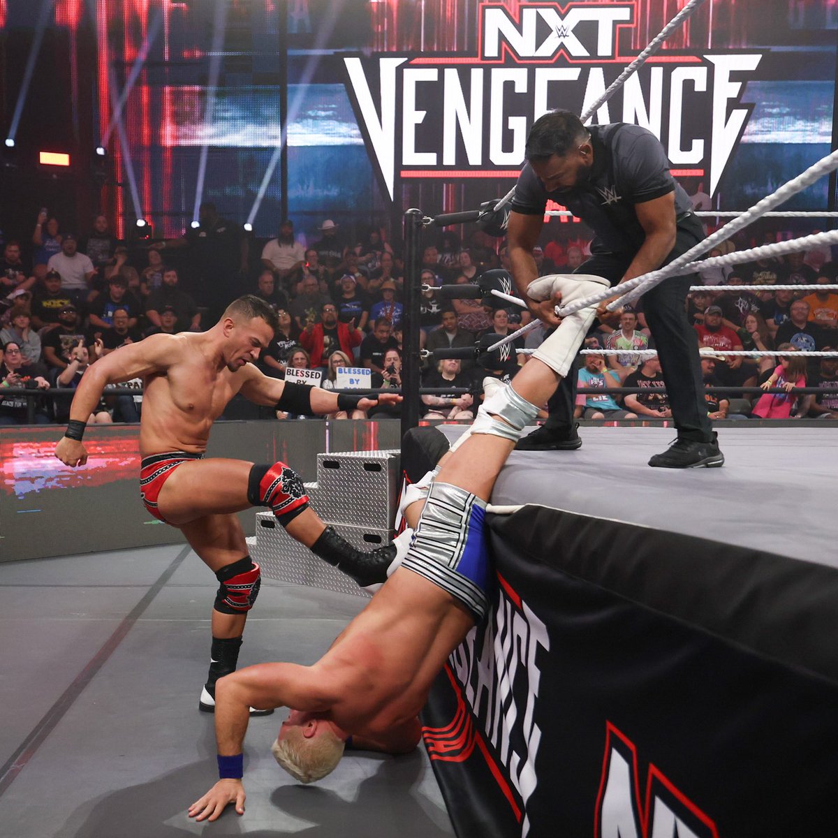 Hellbent and heaven-sent. ✧ NOT @starkmanjones tweet media