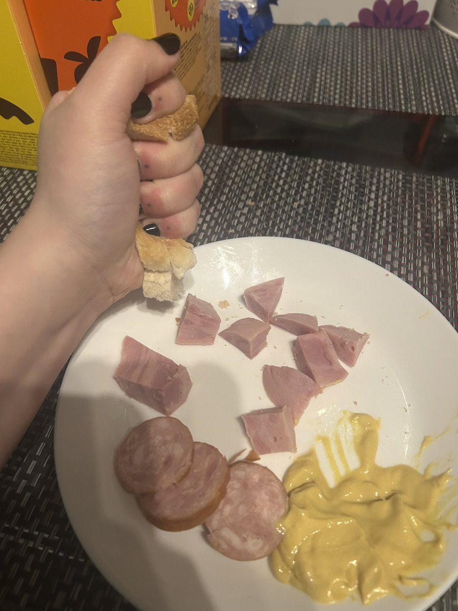 ♱ Rosario Grim 🥀🖋️⟡ tweet media